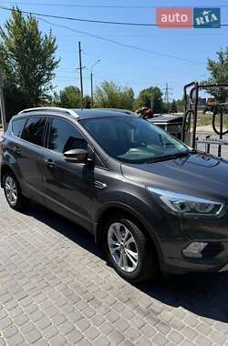 Внедорожник / Кроссовер Ford Kuga 2019 в 