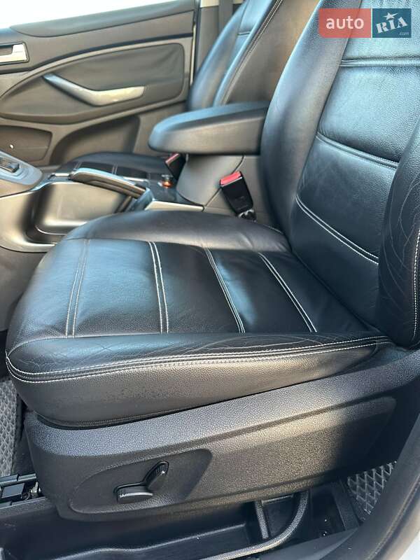 Внедорожник / Кроссовер Ford Kuga 2010 в Каменец-Подольском