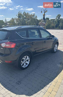 Внедорожник / Кроссовер Ford Kuga 2010 в 