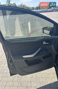 Внедорожник / Кроссовер Ford Kuga 2010 в 