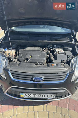 Внедорожник / Кроссовер Ford Kuga 2010 в 
