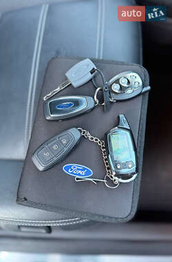 Внедорожник / Кроссовер Ford Kuga 2011 в 