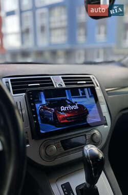 Внедорожник / Кроссовер Ford Kuga 2010 в 