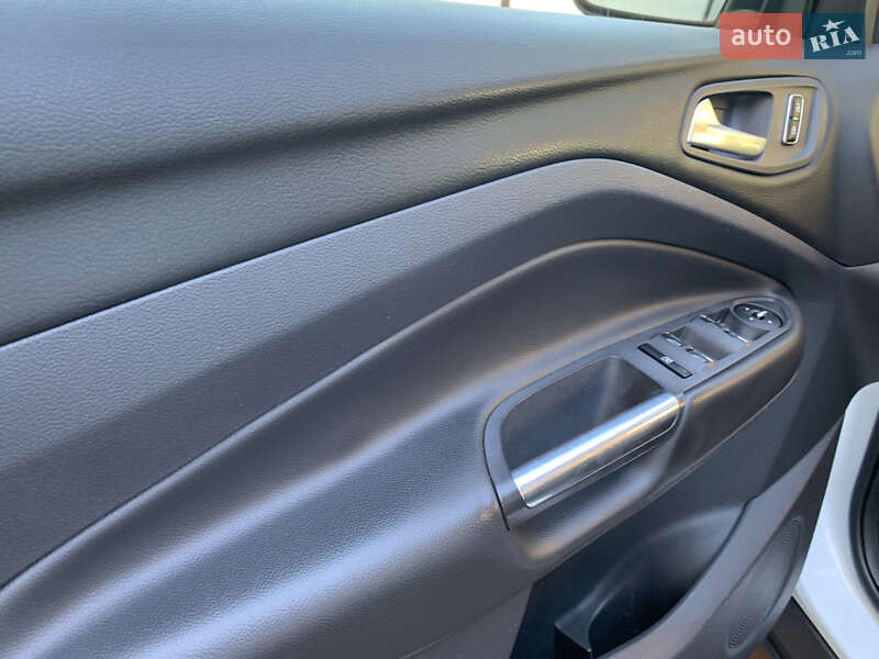 Внедорожник / Кроссовер Ford Kuga 2013 в Николаеве