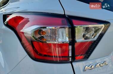 Внедорожник / Кроссовер Ford Kuga 2017 в 