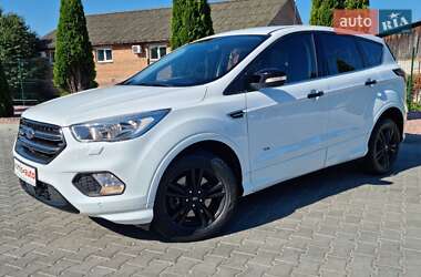 Внедорожник / Кроссовер Ford Kuga 2017 в 