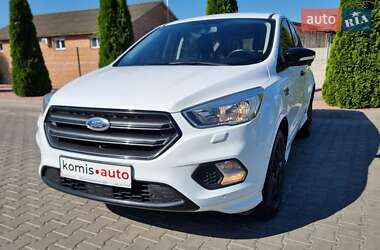 Внедорожник / Кроссовер Ford Kuga 2017 в 