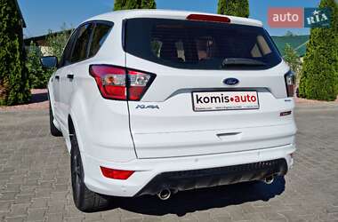 Внедорожник / Кроссовер Ford Kuga 2017 в 
