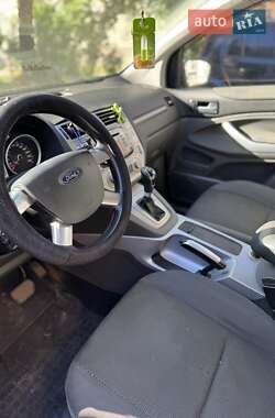 Позашляховик / Кросовер Ford Kuga 2010 в  фото 2 Позашляховик / Кросовер Ford Kuga 2010 в