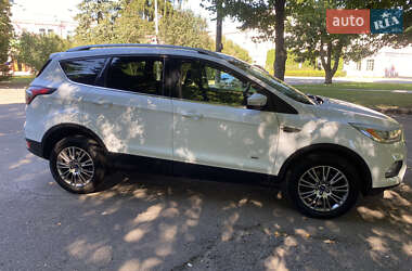 Внедорожник / Кроссовер Ford Kuga 2017 в 