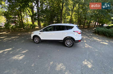 Внедорожник / Кроссовер Ford Kuga 2017 в 