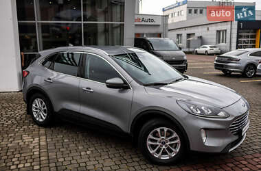 Внедорожник / Кроссовер Ford Kuga 2020 в 