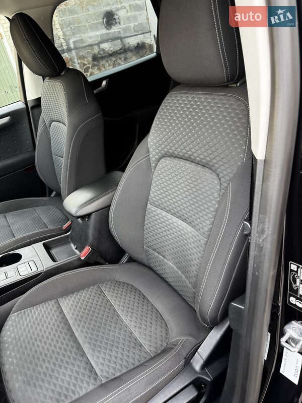 Внедорожник / Кроссовер Ford Kuga 2021 в Бродах