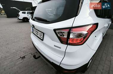 Внедорожник / Кроссовер Ford Kuga 2017 в 