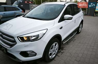 Внедорожник / Кроссовер Ford Kuga 2017 в 