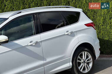 Внедорожник / Кроссовер Ford Kuga 2016 в 