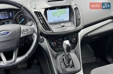 Внедорожник / Кроссовер Ford Kuga 2017 в 