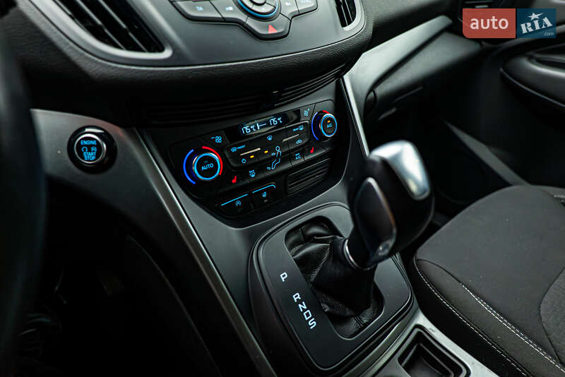 Внедорожник / Кроссовер Ford Kuga 2017 в Киеве