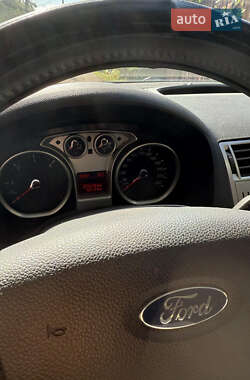 Внедорожник / Кроссовер Ford Kuga 2009 в 