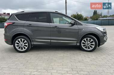 Внедорожник / Кроссовер Ford Kuga 2017 в 