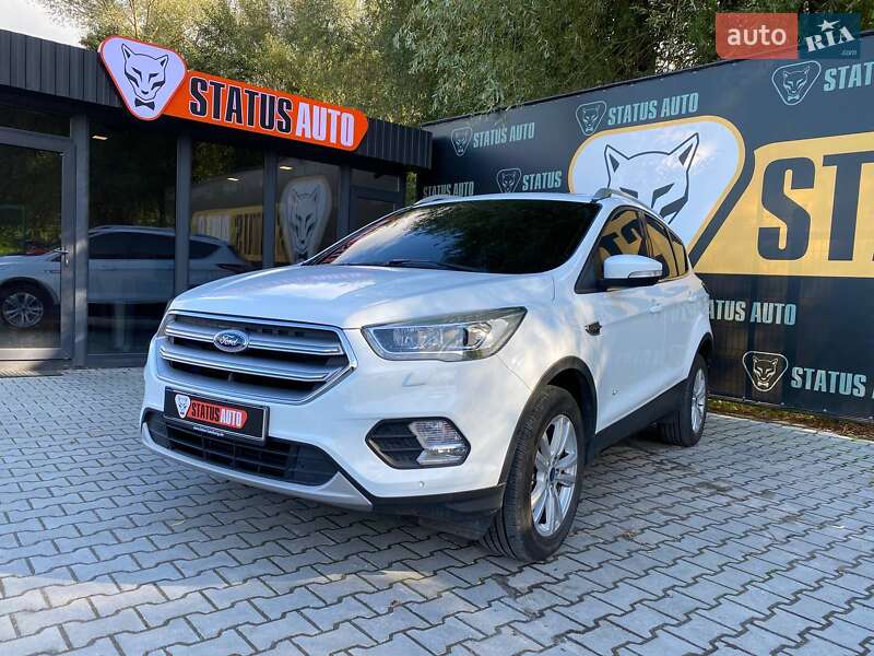 Позашляховик / Кросовер Ford Kuga 2017 в Хмельницькому