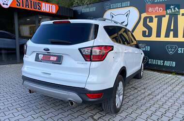 Внедорожник / Кроссовер Ford Kuga 2017 в 