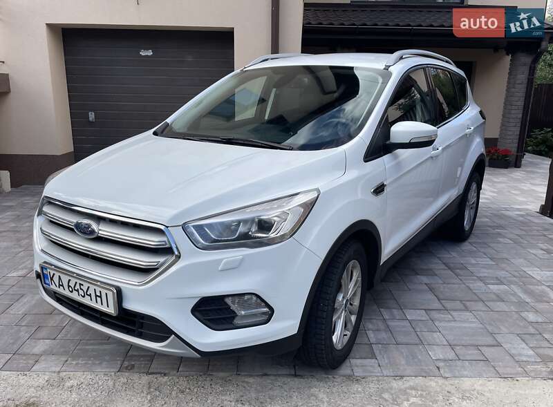 Внедорожник / Кроссовер Ford Kuga 2019 в 