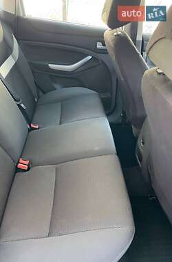 Внедорожник / Кроссовер Ford Kuga 2011 в 