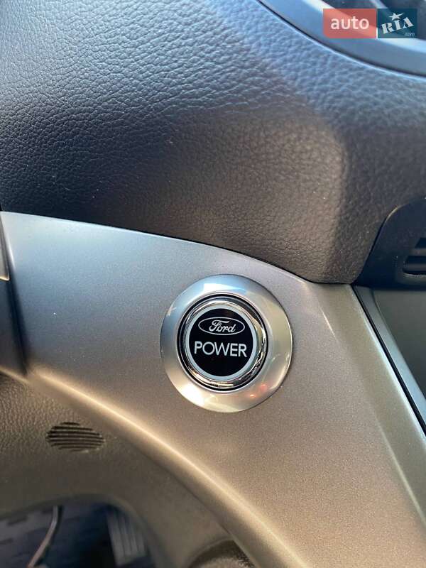 Внедорожник / Кроссовер Ford Kuga 2013 в Киеве