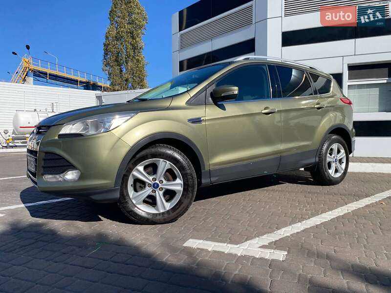 Внедорожник / Кроссовер Ford Kuga 2013 в 