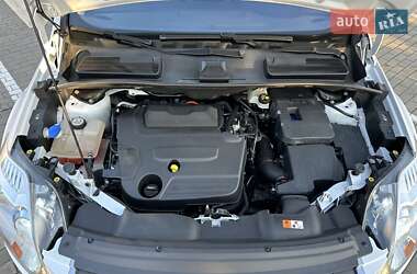 Внедорожник / Кроссовер Ford Kuga 2011 в 