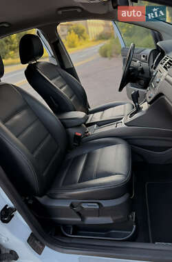 Внедорожник / Кроссовер Ford Kuga 2012 в 