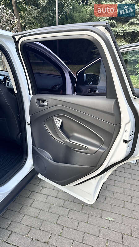Внедорожник / Кроссовер Ford Kuga 2016 в Киеве