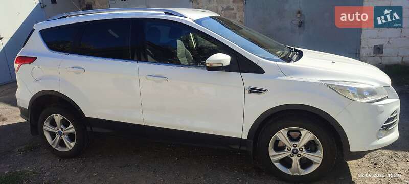 Внедорожник / Кроссовер Ford Kuga 2016 в Кривом Роге