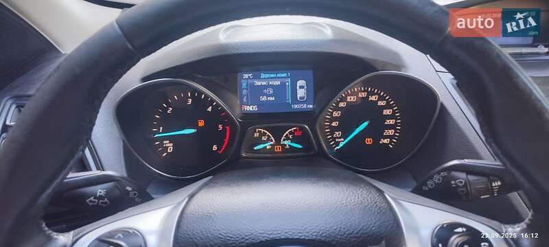 Внедорожник / Кроссовер Ford Kuga 2016 в Кривом Роге