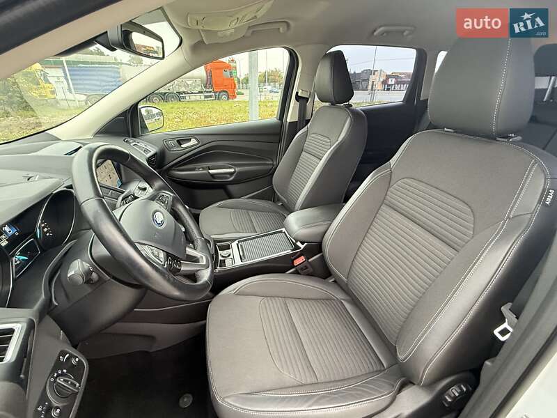 Внедорожник / Кроссовер Ford Kuga 2019 в Киеве