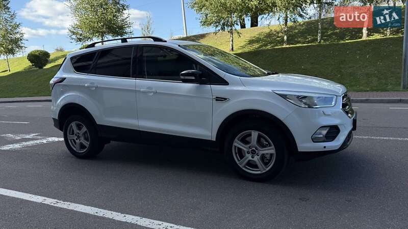 Внедорожник / Кроссовер Ford Kuga 2017 в Киеве
