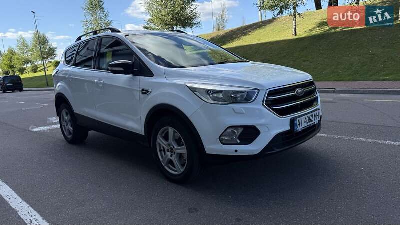 Внедорожник / Кроссовер Ford Kuga 2017 в Киеве