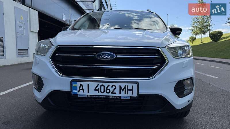 Внедорожник / Кроссовер Ford Kuga 2017 в Киеве
