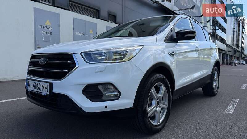 Внедорожник / Кроссовер Ford Kuga 2017 в Киеве