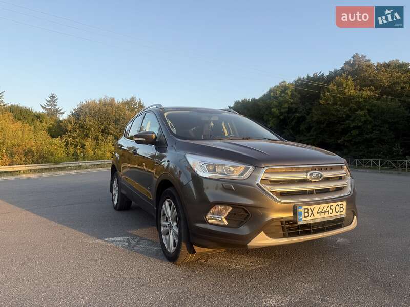 Внедорожник / Кроссовер Ford Kuga 2017 в 