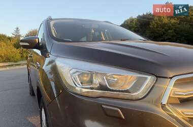 Внедорожник / Кроссовер Ford Kuga 2017 в 