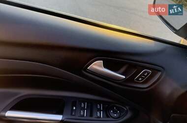 Внедорожник / Кроссовер Ford Kuga 2017 в 