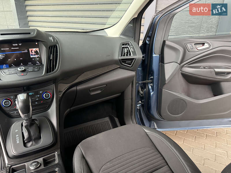 Внедорожник / Кроссовер Ford Kuga 2019 в Киеве