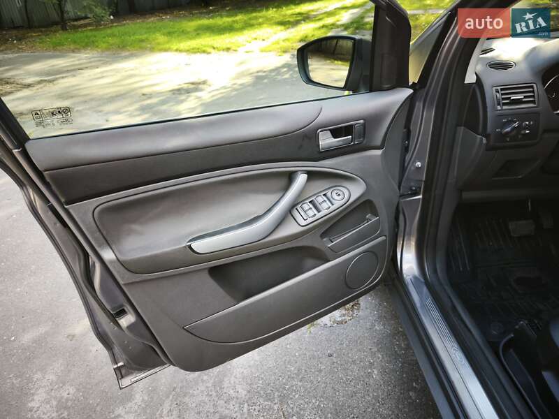 Внедорожник / Кроссовер Ford Kuga 2012 в Киеве