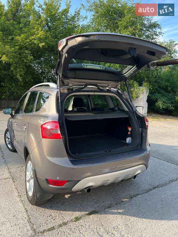 Позашляховик / Кросовер Ford Kuga 2012 в Кам'янському