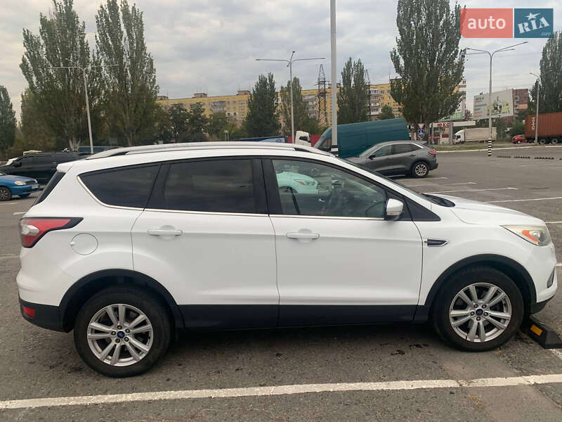 Внедорожник / Кроссовер Ford Kuga 2017 в Днепре