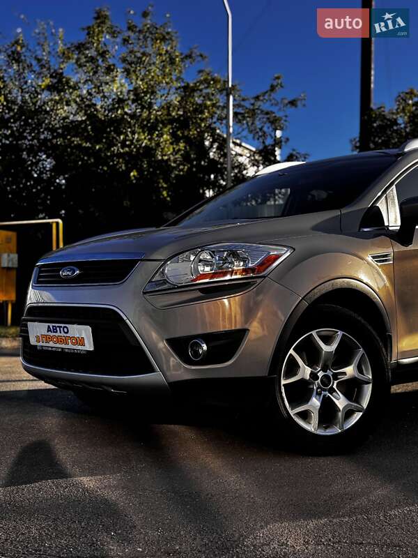 Внедорожник / Кроссовер Ford Kuga 2011 в 