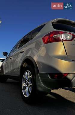 Внедорожник / Кроссовер Ford Kuga 2011 в 