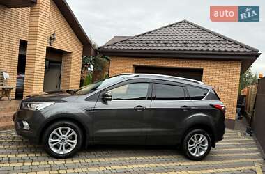 Внедорожник / Кроссовер Ford Kuga 2019 в 